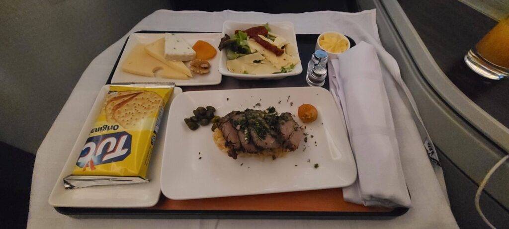 egyptair-787-business-class-dinner