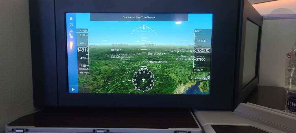 egyptair-787-business-class-moving-map
