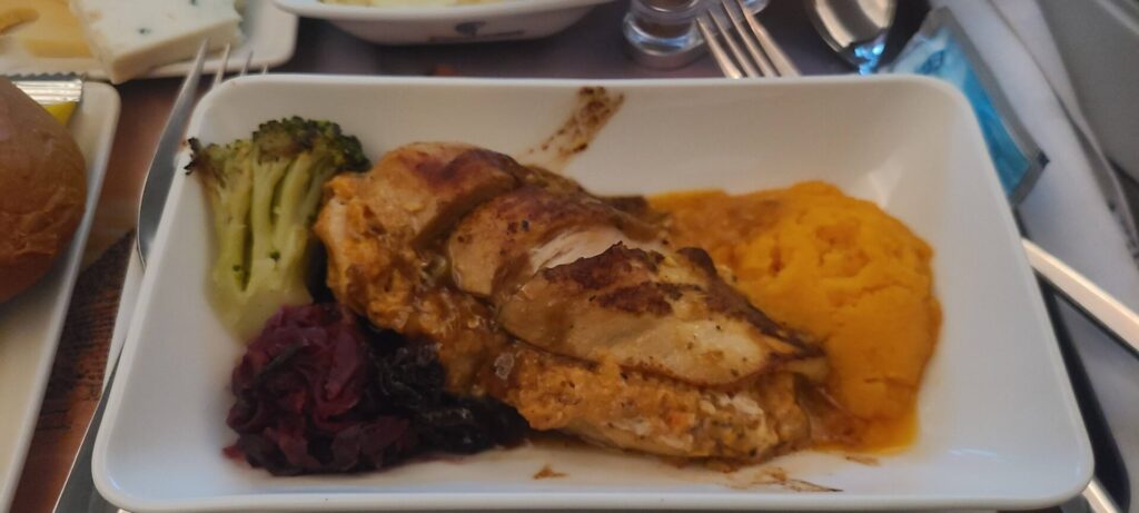egyptair-787-business-class-meal-chicken